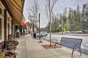 Walk to Dining: Saluda Main Street Retreat!