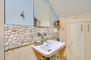 Beautiful Embden Pond Cabin w/ Dock & Kayaks!