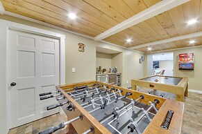 Beautiful Embden Pond Cabin w/ Dock & Kayaks!