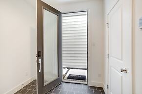 Inviting H-town Home Near Shops & Golf Courses!