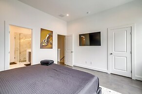 Inviting H-town Home Near Shops & Golf Courses!