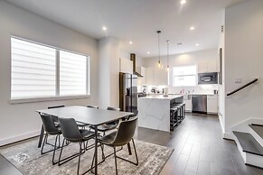 Inviting H-town Home Near Shops & Golf Courses!