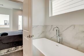 Inviting H-town Home Near Shops & Golf Courses!