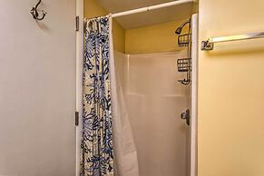 Beach Lovers' Haven: Oceanfront Condo w/ Pool!