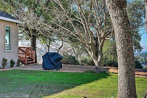Hot Tub & Mtn Views: Peaceful Columbia Retreat!