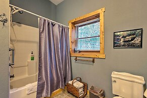 Quaint Apt ~ 5 Miles to Appalachian Trail & Lake!