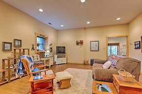 Quaint Apt ~ 5 Miles to Appalachian Trail & Lake!