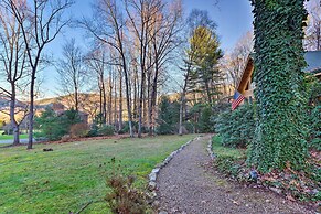 Quaint Apt ~ 5 Miles to Appalachian Trail & Lake!