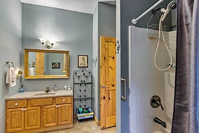 Quaint Apt ~ 5 Miles to Appalachian Trail & Lake!