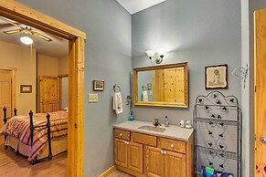 Quaint Apt ~ 5 Miles to Appalachian Trail & Lake!