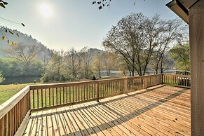 Peaceful Reliance Cabin w/ Deck on Hiwassee River!