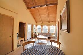 Peaceful Reliance Cabin w/ Deck on Hiwassee River!