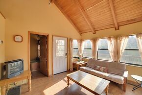 Peaceful Reliance Cabin w/ Deck on Hiwassee River!