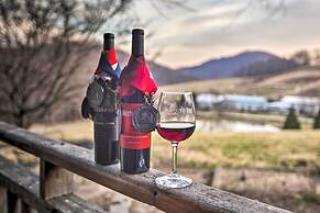 Spacious Faber Home w/ Yard, Steps to Winery!