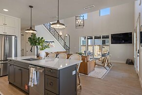 No Bad Days 5 Bedroom Townhouse