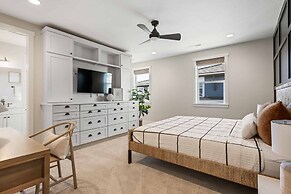 No Bad Days 5 Bedroom Townhouse