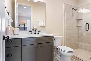 No Bad Days 5 Bedroom Townhouse