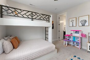 No Bad Days 5 Bedroom Townhouse