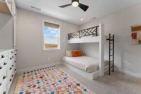 No Bad Days 5 Bedroom Townhouse