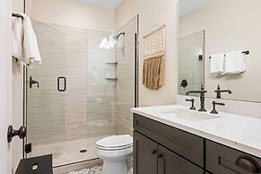 No Bad Days 5 Bedroom Townhouse