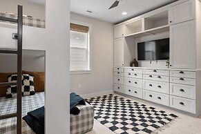 No Bad Days 5 Bedroom Townhouse