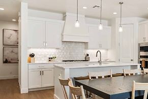 Sixteen Sandals 4 Bedroom Townhouse