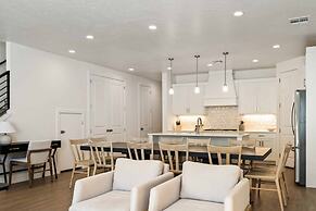 Sixteen Sandals 4 Bedroom Townhouse