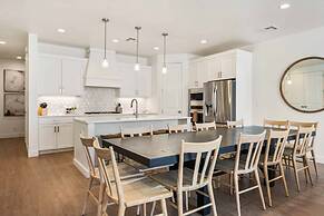 Sixteen Sandals 4 Bedroom Townhouse