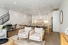 Sixteen Sandals 4 Bedroom Townhouse