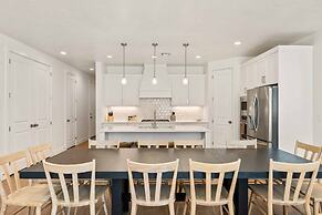 Sixteen Sandals 4 Bedroom Townhouse