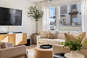 Sixteen Sandals 4 Bedroom Townhouse