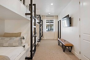 Sixteen Sandals 4 Bedroom Townhouse