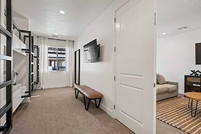 Sixteen Sandals 4 Bedroom Townhouse