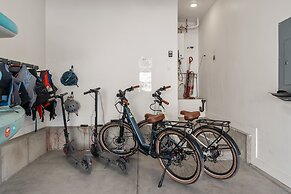 Sixteen Sandals 4 Bedroom Townhouse