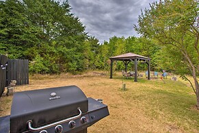 Pottsboro Home w/ Fire Pit < 1 Mi to Lake Texoma!