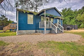 Pottsboro Home w/ Fire Pit < 1 Mi to Lake Texoma!