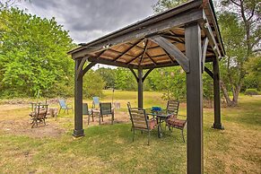 Pottsboro Home w/ Fire Pit < 1 Mi to Lake Texoma!