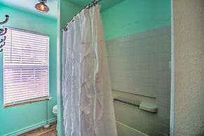 Pottsboro Home w/ Fire Pit < 1 Mi to Lake Texoma!