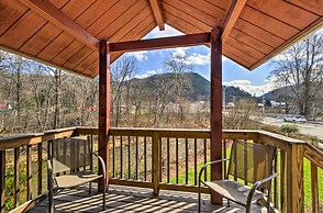 Damascus Apt w/ Views, Walk to Shops + Parks!