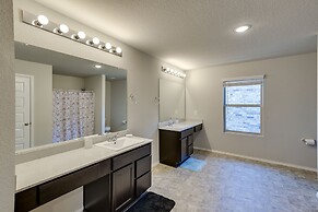 Texas Retreat w/ Patio Near Kayaking & Golfing!