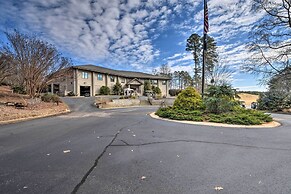 Resort-style Condo w/ Balcony on Lake Keowee