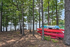 Resort-style Condo w/ Balcony on Lake Keowee