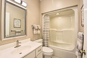 Resort-style Condo w/ Balcony on Lake Keowee