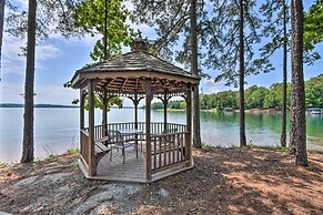 Resort-style Condo w/ Balcony on Lake Keowee