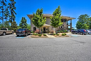 Resort-style Condo w/ Balcony on Lake Keowee