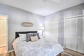 Resort-style Condo w/ Balcony on Lake Keowee