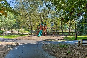 Resort-style Condo w/ Balcony on Lake Keowee