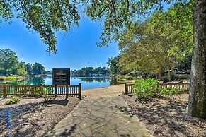 Resort-style Condo w/ Balcony on Lake Keowee