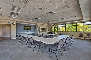 Resort-style Condo w/ Balcony on Lake Keowee