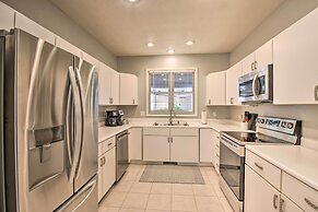 Resort-style Condo w/ Balcony on Lake Keowee